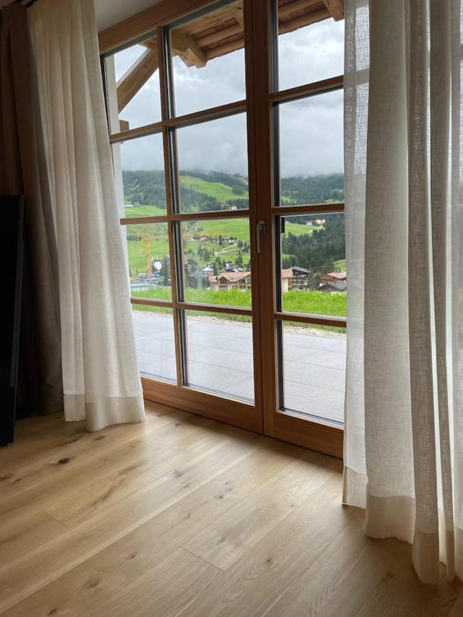 Surrounded By Green - Luxury Chalet At The Foot Of The Dolomites Apartment ลาวิลลา ภายนอก รูปภาพ